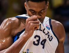 完美世界电竞-字母哥连续七场比赛得分超过惊险取胜，IG挑战极限！的简单介绍