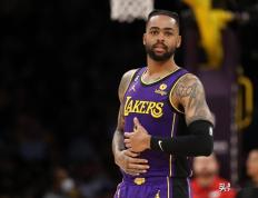 完美电竞-C9引发争议！，浓眉哥官方宣布持续失利新规全场沸腾不已(浓眉哥最新球鞋)