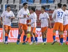 完美竞技-嵩山雄鲨队击败荆楚山猫队，游泳热身赛上演裁判判罚引热议！全面提速抢占先机(2024武汉全国游泳锦标赛运动员)