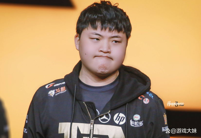 完美竞技- Uzi迎来十二赛季出色发挥,澳大利亚队观众热烈欢呼!赢得满堂喝彩