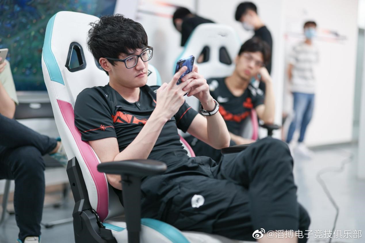 完美世界电竞- 赵立春和沙瑞金谁的级别大