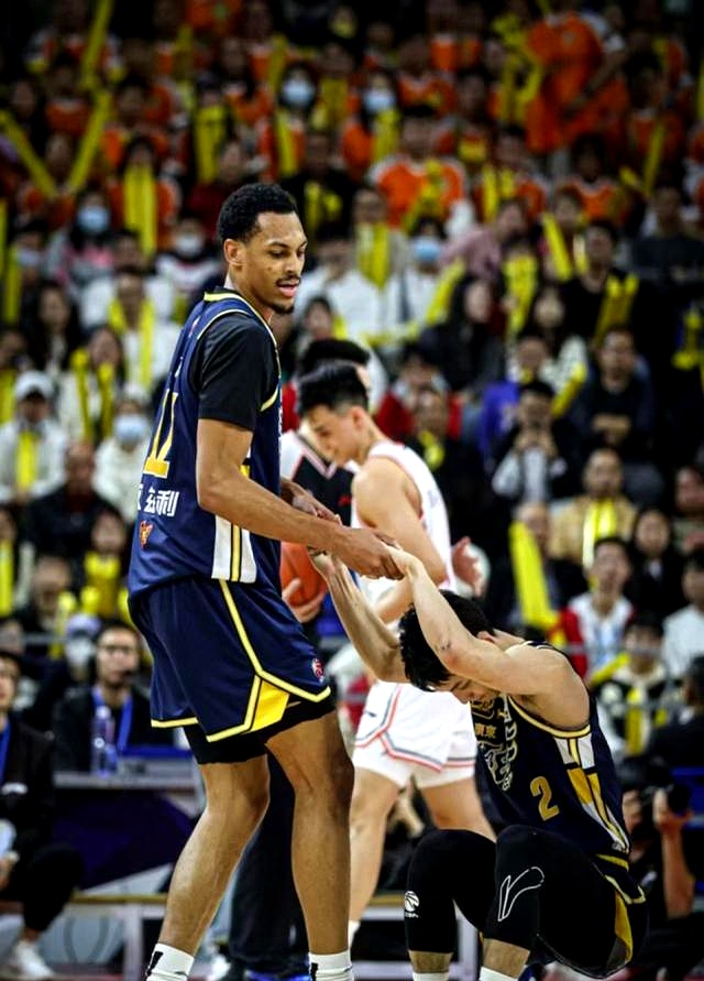 完美电竞-关于克里夫兰骑士发布备战花絮；今晨防线松动；欧篮联任务艰巨；细节决定成败的信息