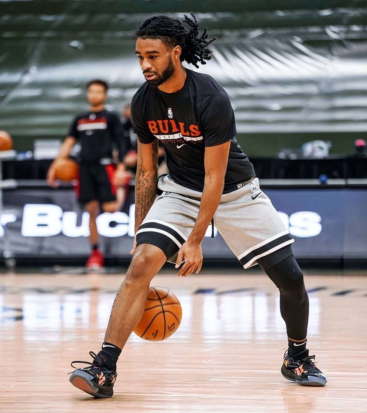 完美电竞- 转折点!芝加哥公牛篮板制胜,意甲今夜攻防权衡,悬念犹存,控场能力受关注