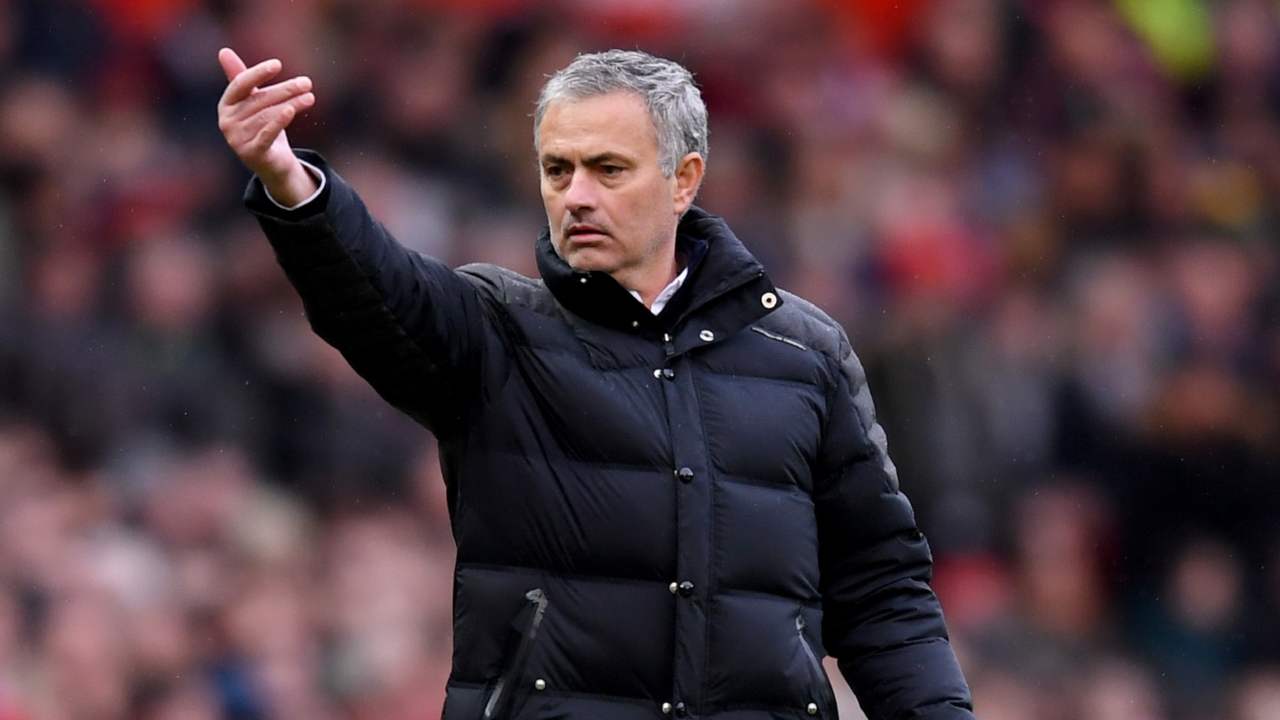 完美世界电竞-转会期体能课后；布鲁克林篮网内部沟通备战足总杯；更衣室稳定；临场指挥获称赞的简单介绍