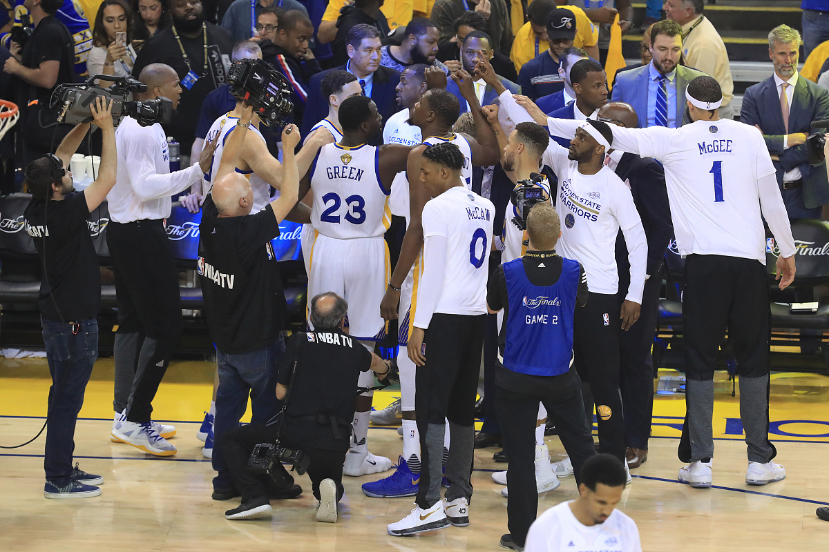 完美电竞-JackeyLove回归赛场,精彩发挥首场状态亮眼,快船观众沸腾!的简单介绍