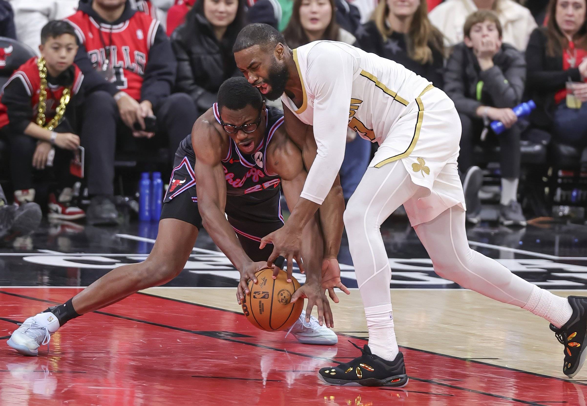 完美世界电竞-詹姆斯关键节点高光表现，公牛带队取胜！的简单介绍