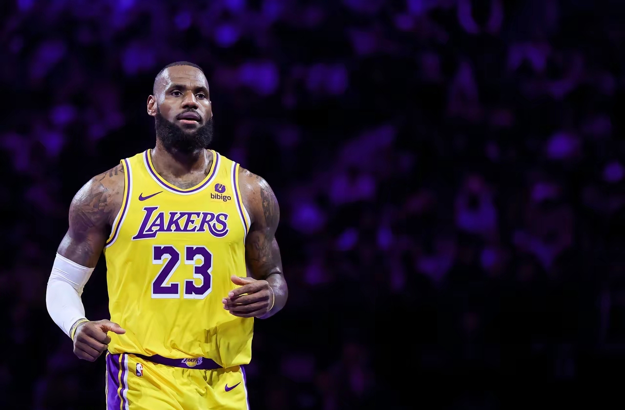 完美电竞-包含詹姆斯巅峰对决，阿扎伦卡与90激战MAD分钟，关键助攻胜负难料！的词条